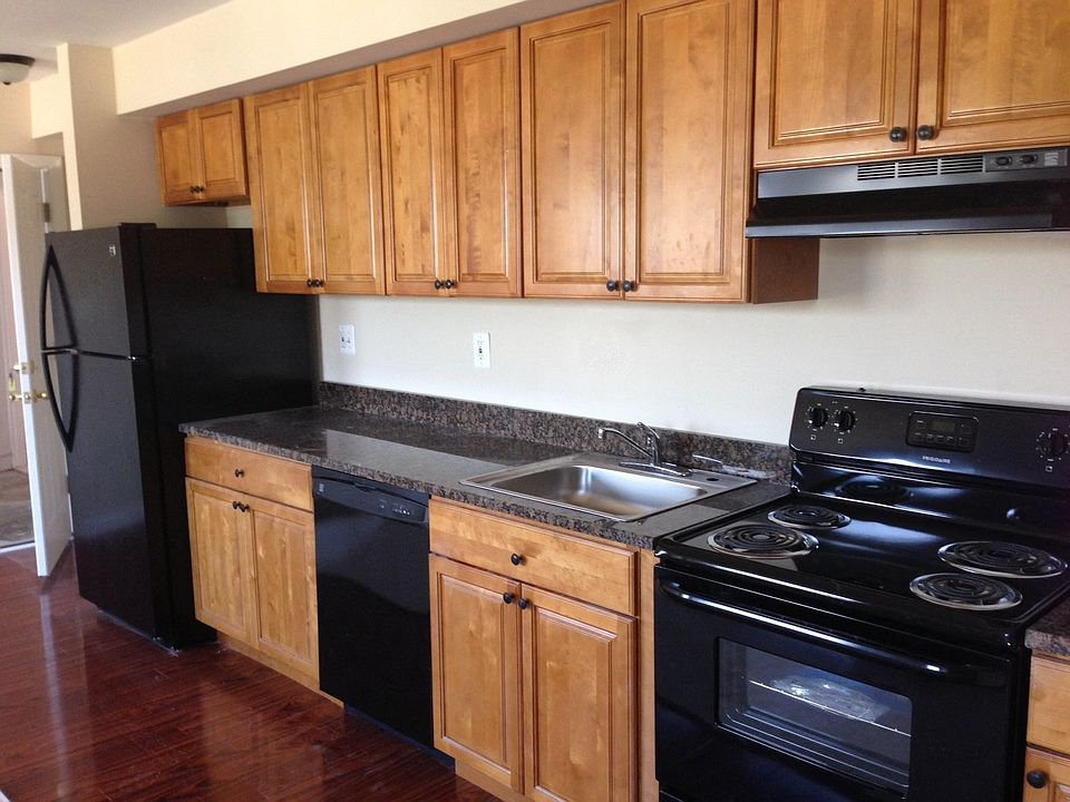 kitchen at the courts apartments minutes to downtown D.C.